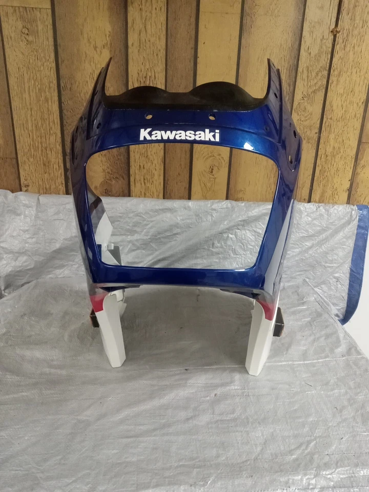 Carenado faro superior OEM 84/85 Kawasaki Gpz600r en colores originales. Foto 2 de 4