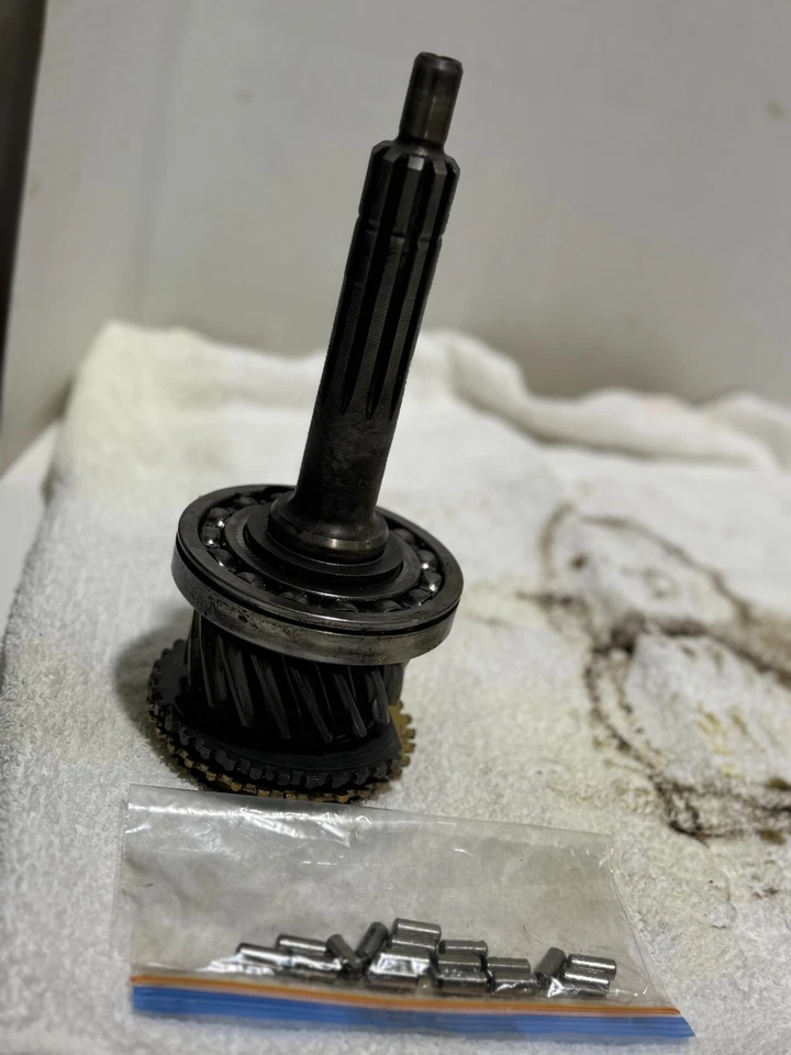 1988-1991 CHEVY SM465 MANUAL 4 SPEED MAIN INPUT SHAFT 4X4 USED OEM - Image 4 of 4