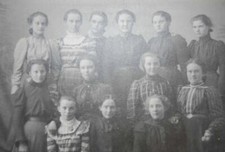 CLASS PORTRAIT OF GIRLS - INTERESTING ANTIQUE CABINET PHOTO CP094
