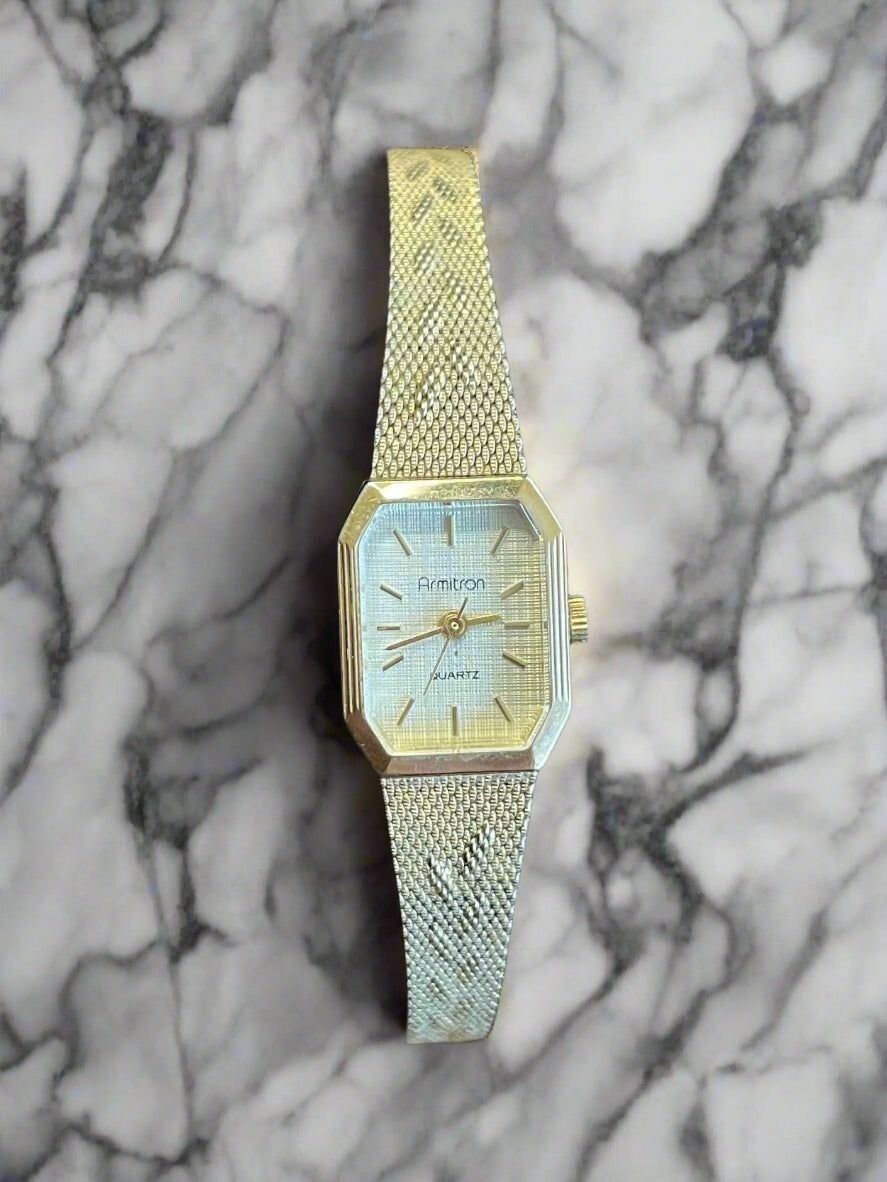 Armitron E. Gluck Corp 25/4136 Gold Tone Ladies Mesh Band  display picture 3