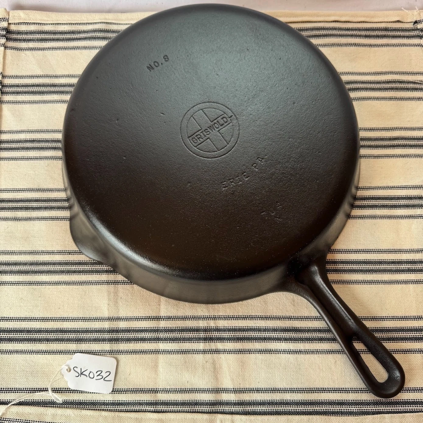 Griswold Cast Iron Skillet #8 Small Block Logo 704 Y Grooved Handle
