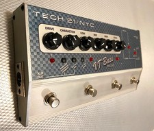 Tech 21 VT Deluxe Bass SansAmp with Box