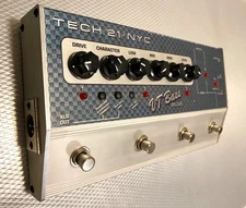 Tech 21 VT Deluxe Bass SansAmp with Box