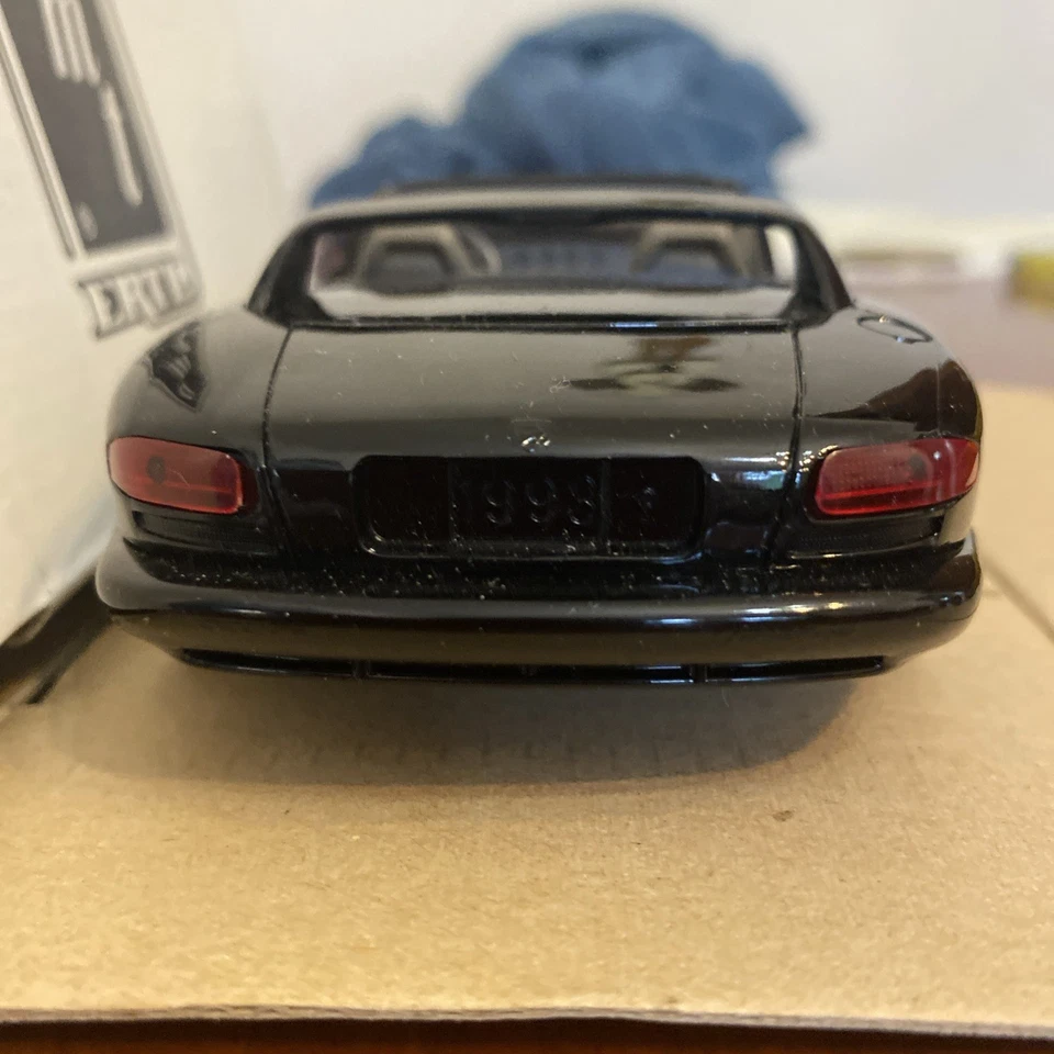 1993 Dodge Viper RT/10 Black 1/32 Scale Mod Car amt ERTL - Image 3 of 4