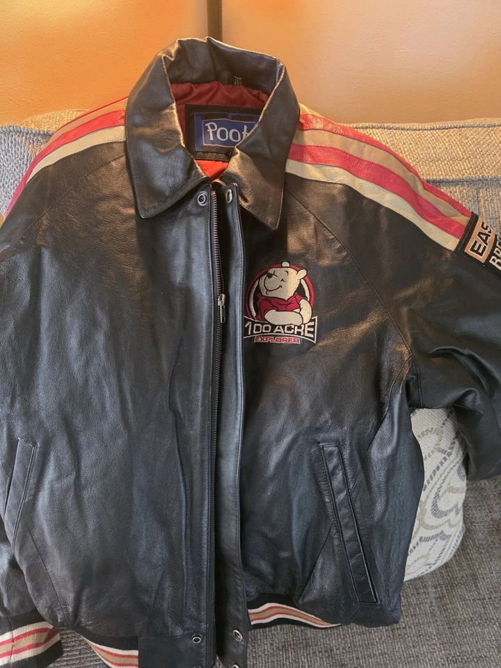 Chaqueta de cuero vintage Winnie The Pooh Disney 100 acres Explorer Adventure Lg Foto 3 de 4