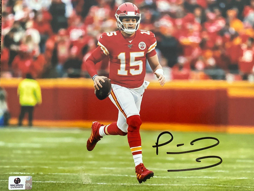 Patrick Mahomes Kansas City Chiefs Autographed 8x10 Photo - COA