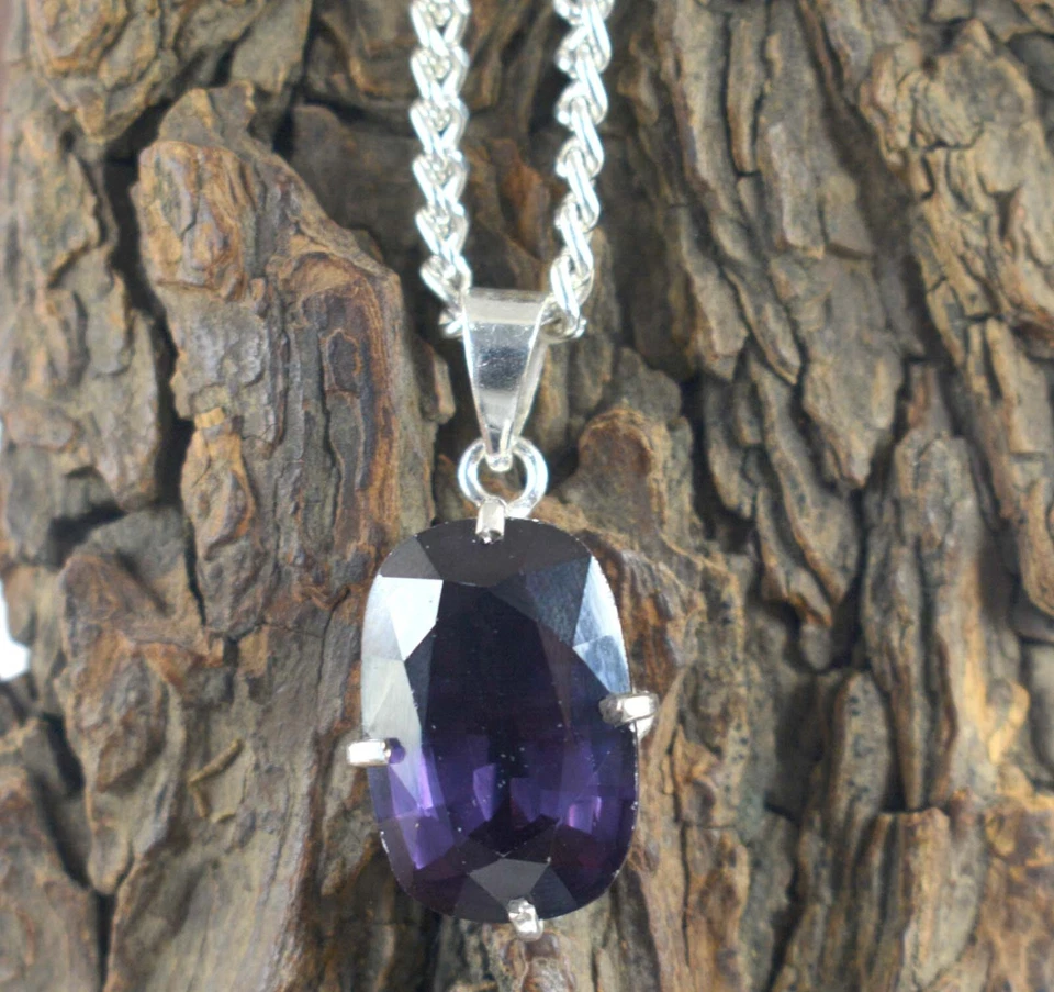 Natural Color Changing Alexandrite 18.75 Ct Cushion Gemstone Pendant See Video - Imagem 2 de 4