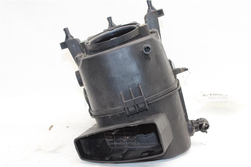 Used Air Cleaner Assembly fits: 2014 Maserati GHIBLI  Grade A
