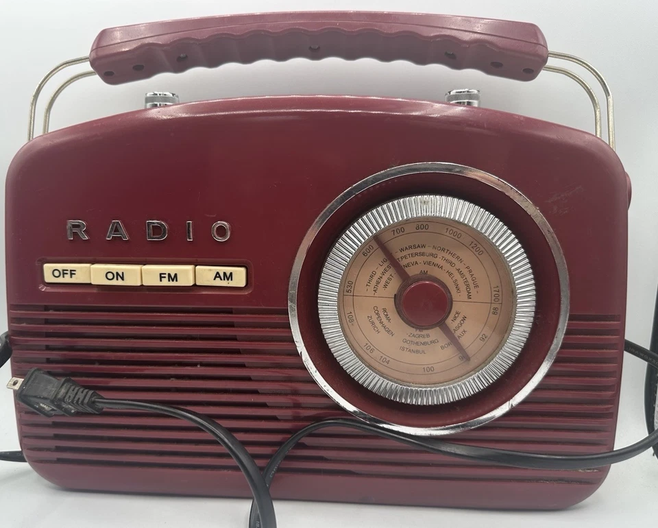 Retro tragbares AM/FM Radio von Intertek Modell 930637 rot/weiß getestet 2013