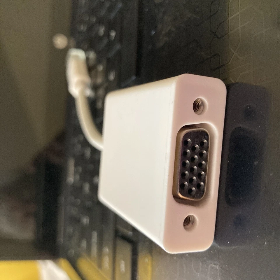 Mini-Displayport Male to VGA Female adapter, 6 inches long, new, QVS MDPV-MF - Image 3 of 4