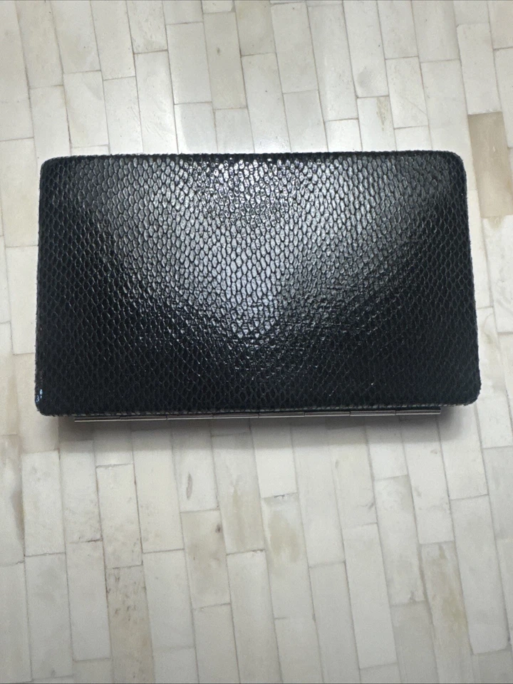 Bolsa de mão Nicole Lee EUA preta prata cravejada caixa sem alça 7,5”x4,5”x1” muito boa qualidade usado - Imagem 2 de 4