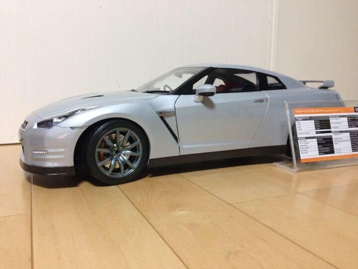 DeAgostini 1/8 NISSAN R35 GT-R with All Magazines vol.1-100 DeAgostini 1/8 NISSAN R35 GT-R with All Magazines vol.1-100