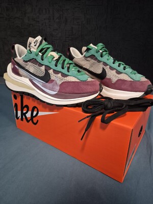 Nike X Sacai Vaporwaffle Strong/Black-Villan Red