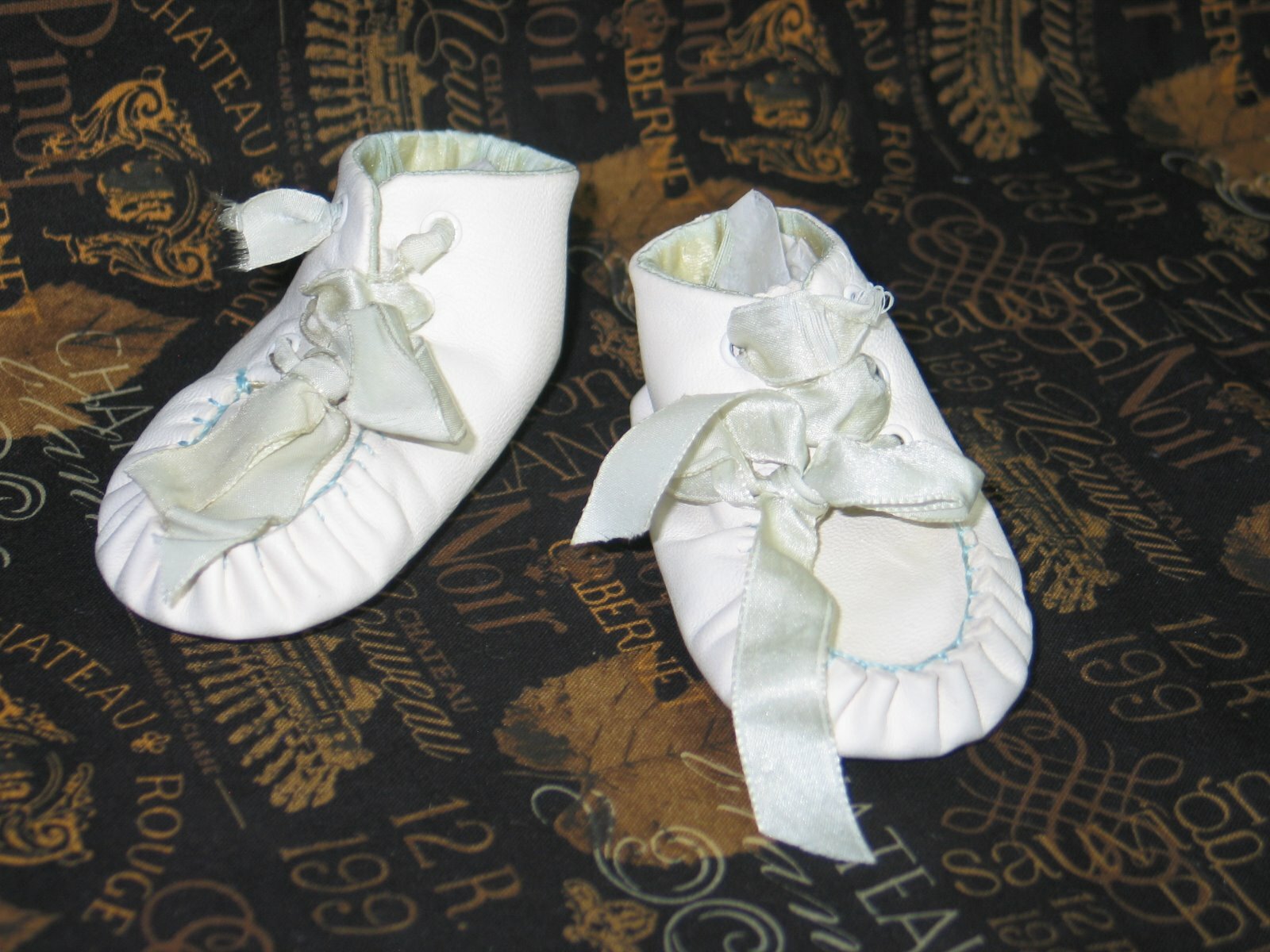 Darling Antique Vintage Baby Doll ShoesWhite Leather… Gem