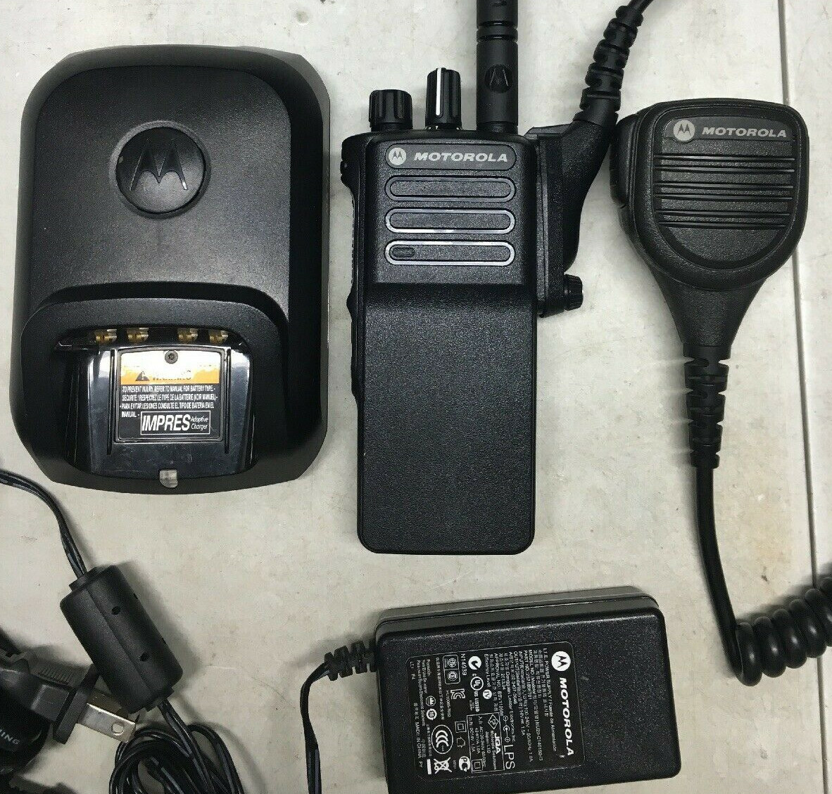 Motorola XPR7350e UHF Radio 403-512mhz AAH56RDC9WA1AN with charger