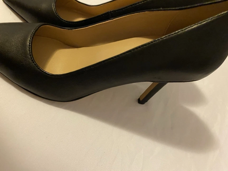 Tacones altos sin cordones de cuero negros Ann Taylor con punta Foto 3 de 4