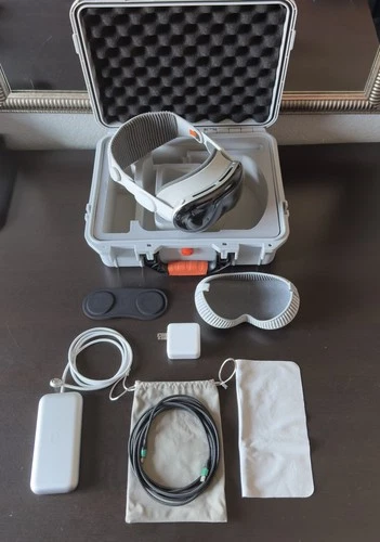 Apple Vision Pro 512GB, Solo Knit Band - M,  Dual Loop Band - M, Light Seal -21W