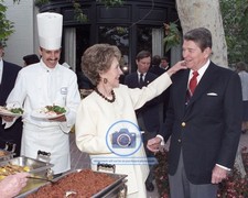PRESIDENT RONALD REAGAN NANCY REAGAN LUNCHEON 1987 CALIFORNIA 8X10 PHOTO