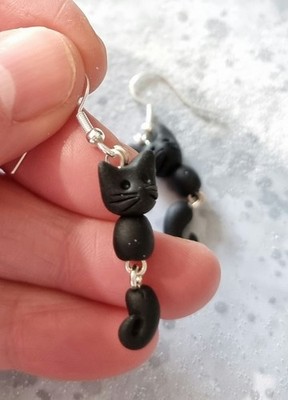 Schwarze Katze Ohrringe Handarbeit Fimo Halloween vertraut