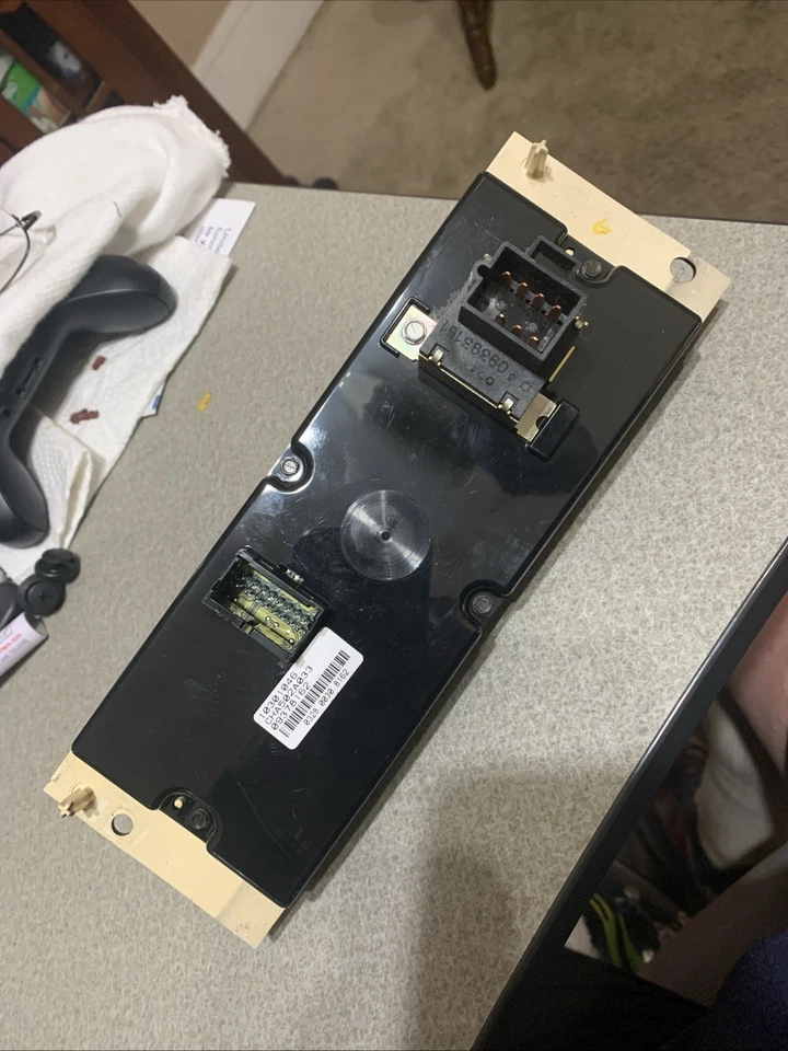 2001 庞蒂亚克蒙大拿州加热器/交流控制面板 — 第 2/4 张图片