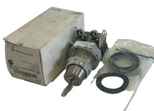 NEW ALLEN BRADLEY 800T-H32B SELECTOR SWITCH SER. T 800TH32B