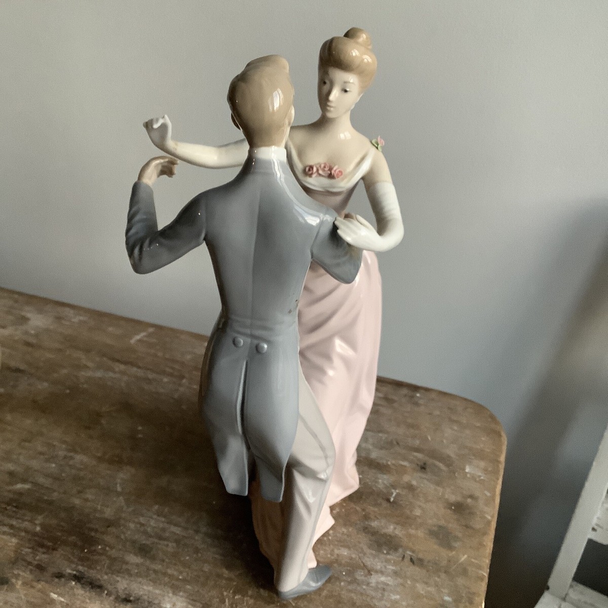 Lladro Anniversary Waltz #1372 (Glossy) llardo Couple Dancing