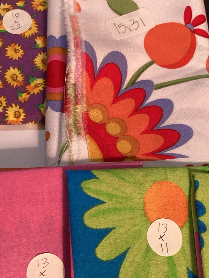 Lote de 10 restos de tela brillantes florales púrpura naranja rosa azul amarillo Foto 4 de 4