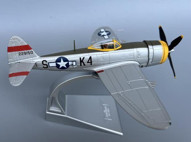 Maquette Avion Corgi P-47D Thunderbolt 1/72 - 2ème Guerre, Boîte Usée