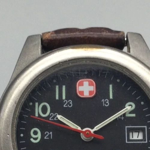 Reloj De Colección Ejército Suizo Wenger Marlboro Mujer 29mm Esfera Negra Suizo Batería Nueva Foto 3 de 4