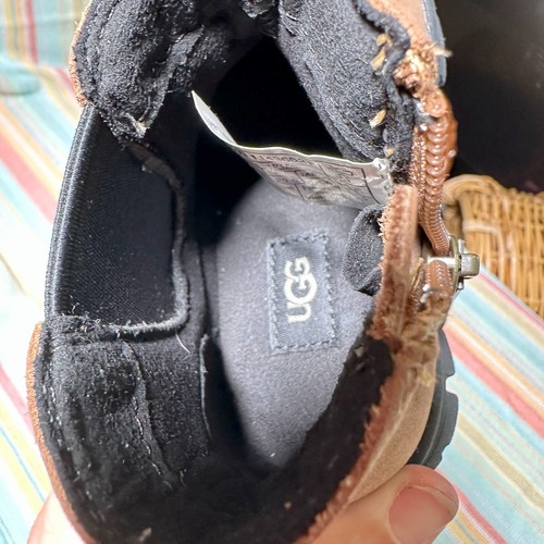 UGG Kleinkind Ashton Chelsea Stiefel Größe 7 fällt klein aus - Bild 9 von 11