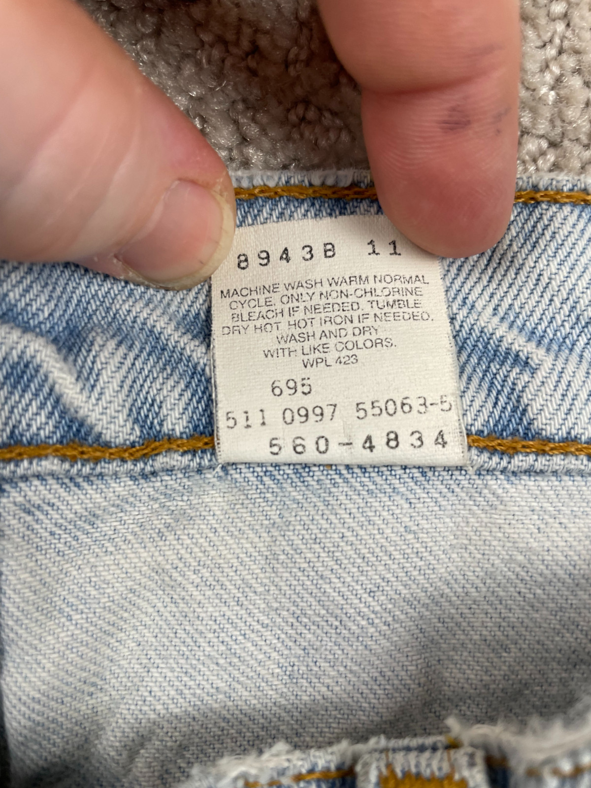 Vintage Levis 560 Jeans Fits Mens 30x31 Light Wash Denim Loose Fit Tapered USA thumbnail 7