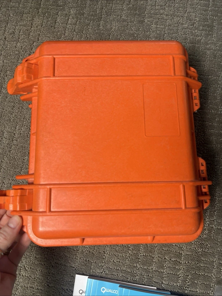 Teléfono Satelital Qualcomm GSP-1600 Globalstar Tri-Modo Personalizado Pelican 1200 Nuevo en Caja Foto 3 de 4