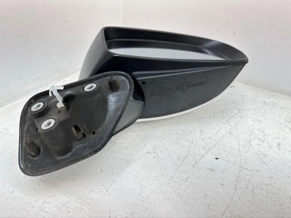 Белое оригинальное боковое зеркало заднего вида для правостороннего пассажира Toyota Prius 2010-2015 годов выпуска - Изображение 4 из 4