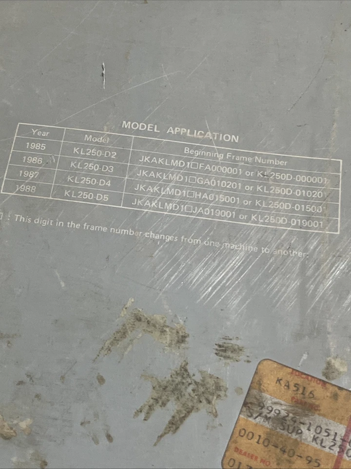 Kawasaki KLR 250 1985 motocicleta manual de servicio suplemento P/N 99924-1051-02 Foto 2 de 4