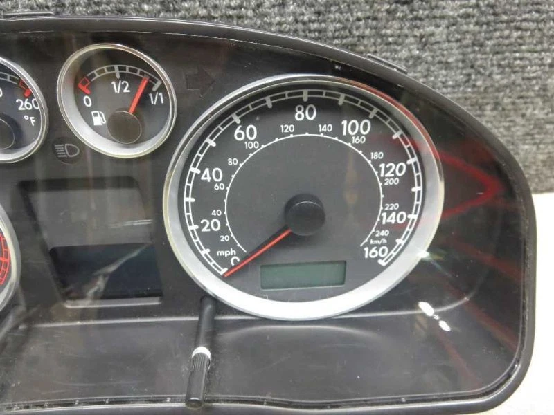 Volkswagen Passat 2004-05 grupo de velocímetros - 1,8 L, MPH, turbo *136 k millas* Foto 4 de 4