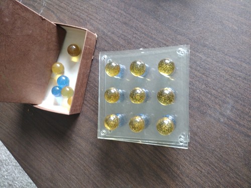 Vintage 3D Tic Tac Toe Game Lucite Boards Marbles w/ Box Beautiful 🤩❤️❤️❤️ - Picture 6 of 9