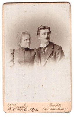Fotografie E. Encke, Görlitz, Elisabethstr. 19 /11, Portrait eines elegant gekl 