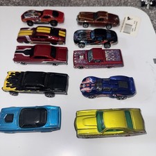 Misc lot of Hotwheels and Matchbox cars.