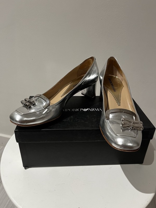 EMPORIO ARMANI XEDD05 Metallic Silver Pumps EU38.5