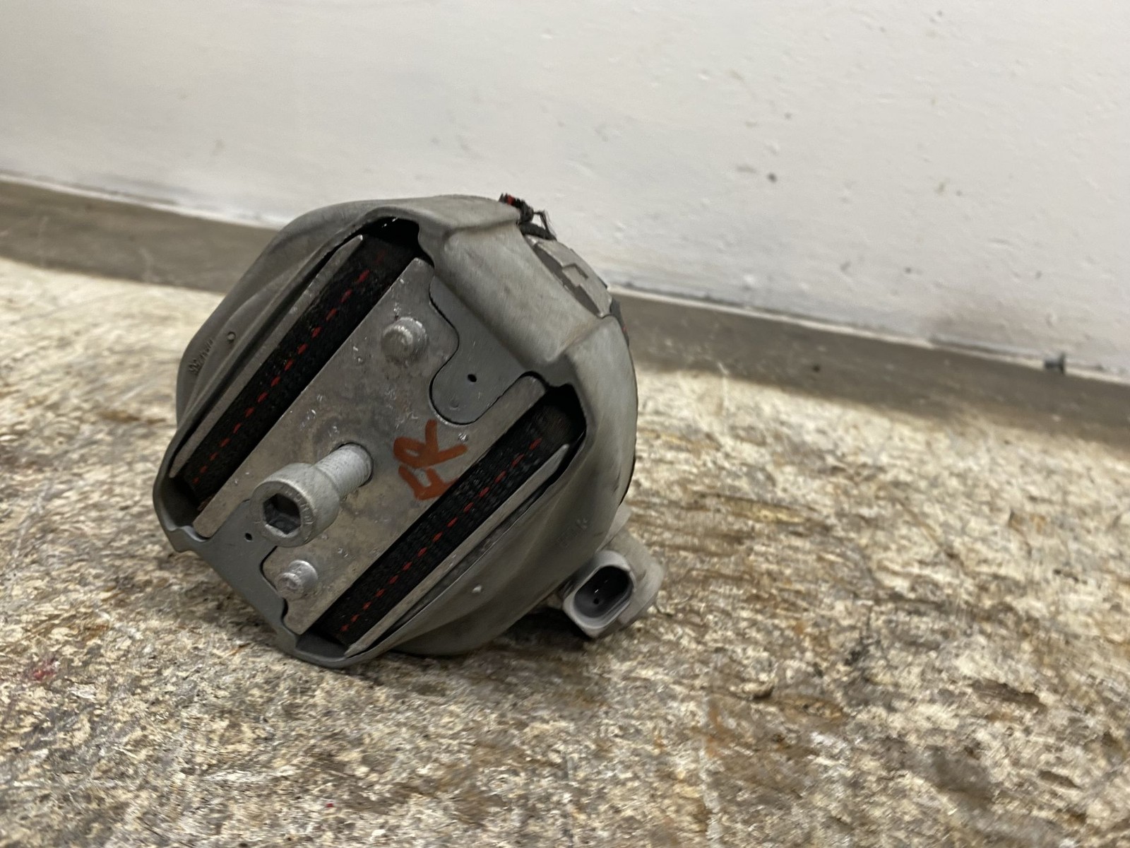 Bentley Flying Spur 2013-2018 FRONT+RIGHT Engine mount
