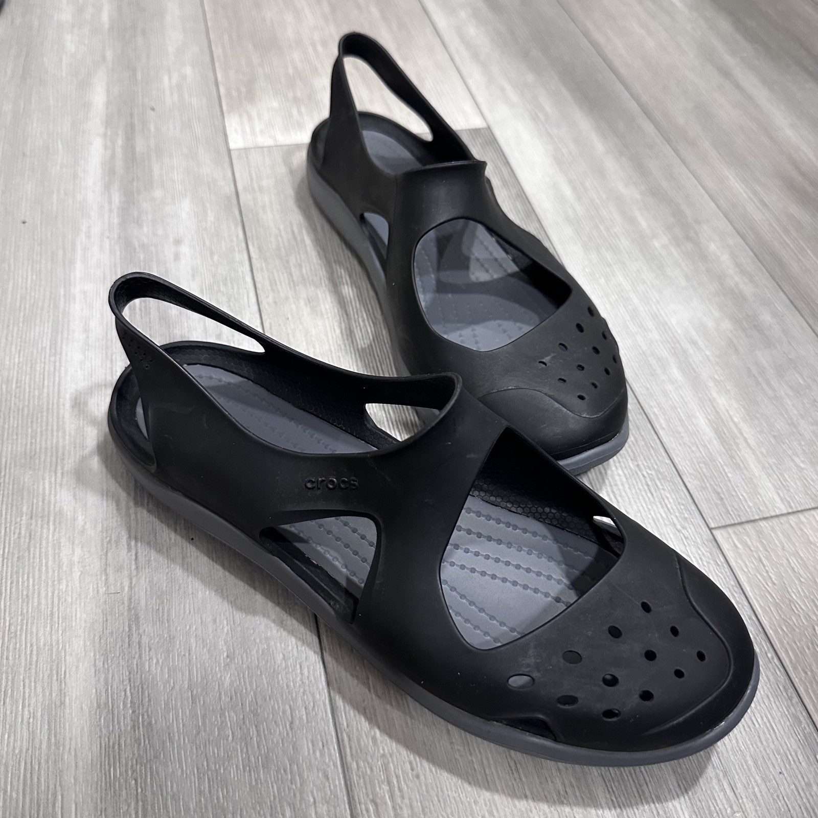 Sandalias Crocs Swiftwater Wave con tirantes para mujer talla 6 negras zapatos para agua con tiras