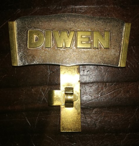 VECCHIO OROLOGIO VINTAGE RARO DIWEN DISPLAY INSEGNA BRONZO HUGUENIN LE LOCLE SWISS AD - Foto 9 di 10