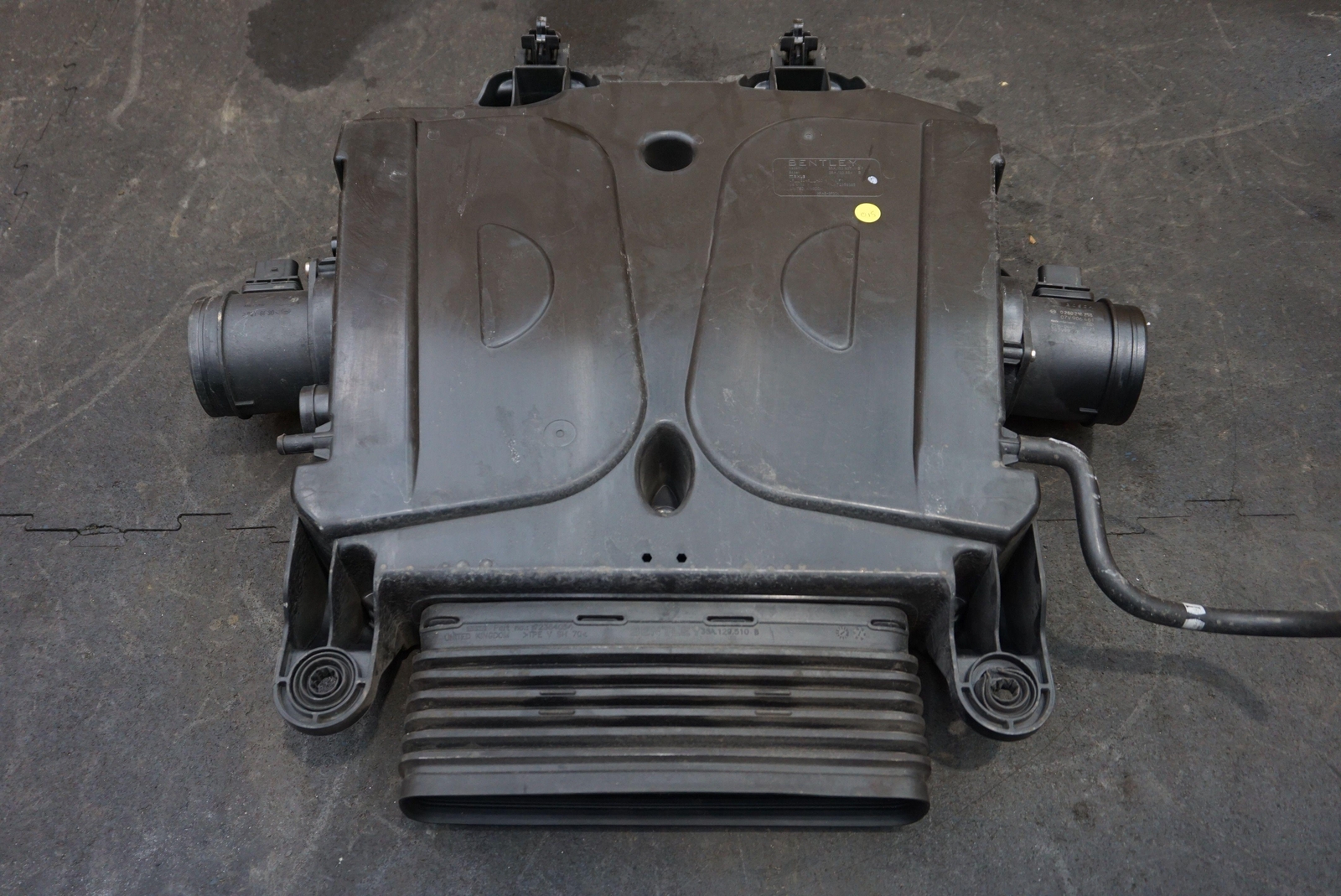 Engine Air Cleaner & Cover Panel Assembly 4M0133837 4M0133849 Bentley Bentayga