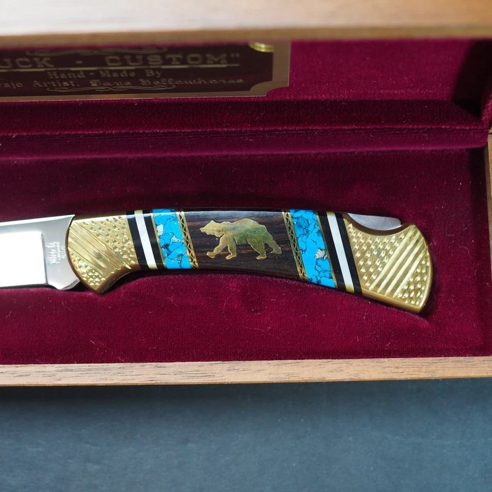 Cuchillo Dave Yellowhorse Buck Vintage Personalizado "Oso" 112 Nuevo en Caja de Madera Limitada Foto 3 de 4