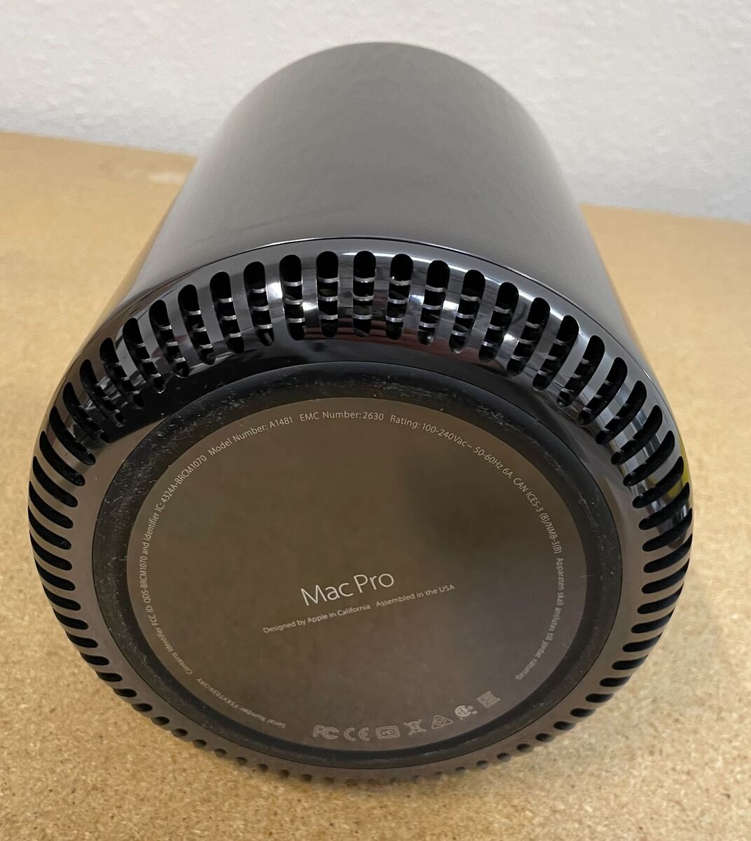 Apple Mac Pro A1481 Intel Xeon E5-1680 3.00GHz 64GB RAM 1TB Apple Mac Pro A1481 Intel Xeon E5-1680 3.00GHz 64GB RAM 1TB