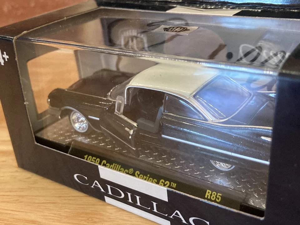 M2 Machines 1/64 1959 CADILLAC Series 62 Black NIP w/Stand &Case Doors/Hood Open - Image 2 of 4