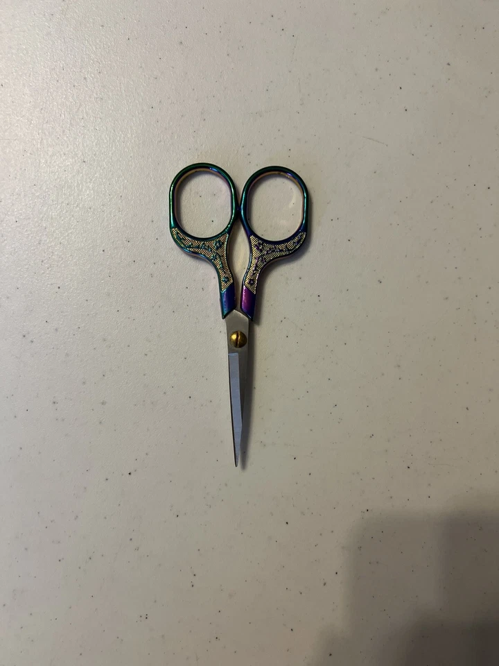 Tijeras de bordar de metal metálico arco iris tijeras de tamaño pequeño 5" artesanías para arte en uñas Foto 3 de 4