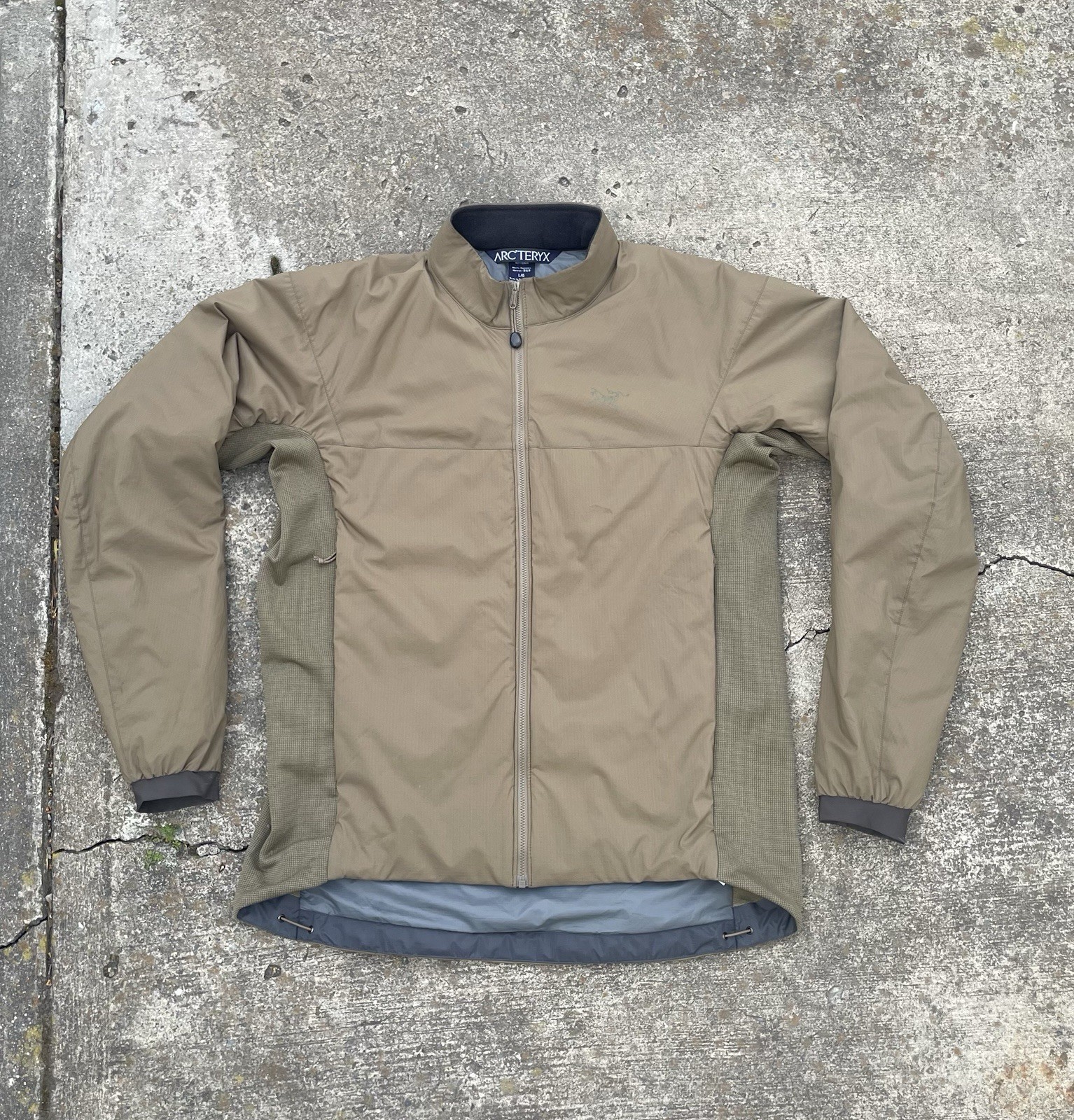 Acteryx Leaf olive Green size large full zip Jacket rare model in green
