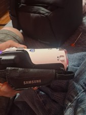 Samsung HMX-F90 HMX HD Handheld Camcorder 52x Zoom 2.7" LCD SD/SDHC USB White