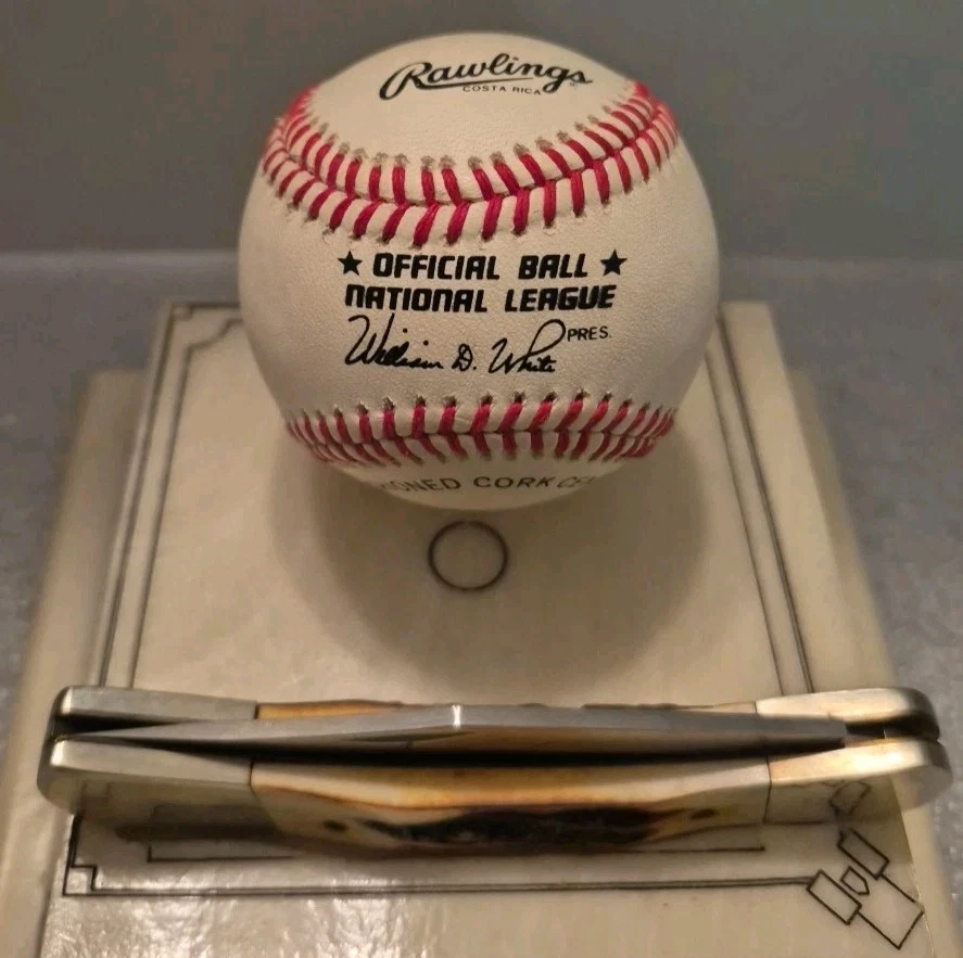 Cuchillo Tom Seaver Commerative Parker A139 y béisbol firmado sobre soporte de mármol Foto 2 de 4